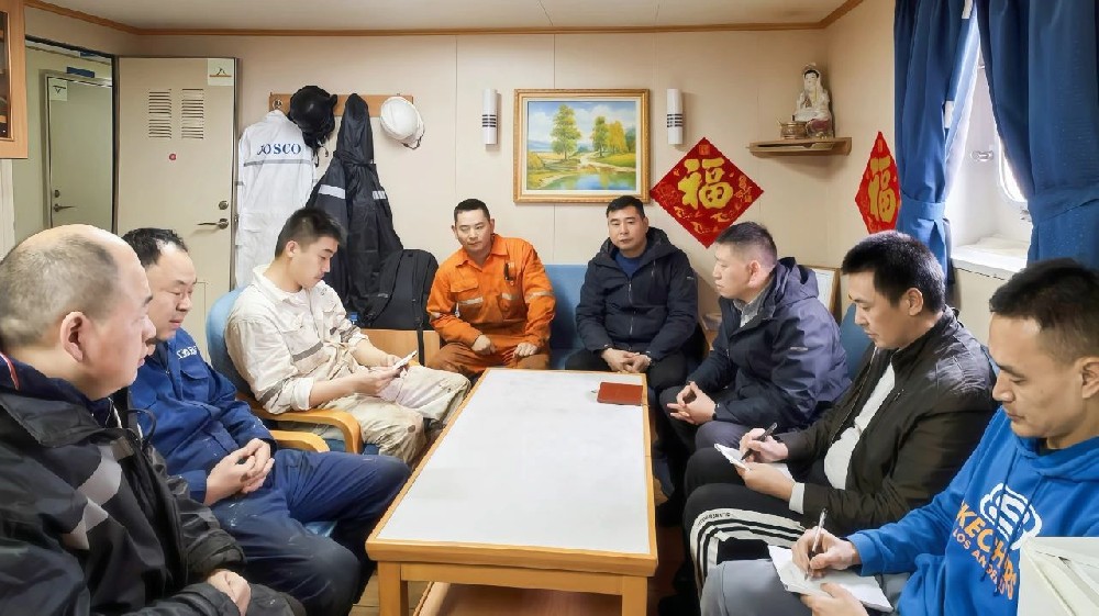共筑安全防線，傳遞新春溫暖—— 江蘇遠(yuǎn)洋所屬散貨公司對(duì)“江遠(yuǎn)永州”輪開(kāi)展安全檢查與春節(jié)慰問(wèn)活動(dòng)