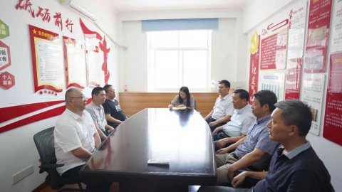 江蘇遠(yuǎn)洋開展“七一”前困難黨員慰問(wèn)座談