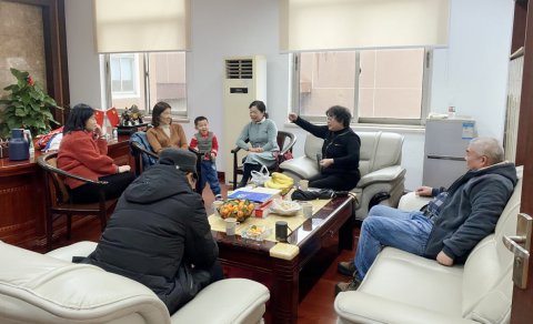 江蘇遠(yuǎn)洋船員、家屬齊聚服務(wù)站——其樂融融話新年，心里牽掛“敬業(yè)的你”
